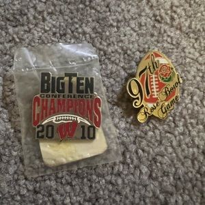Set of two Wisconsin badgers pins
